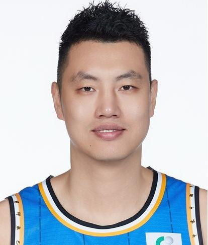  替补席的蛰伏与爆发：一场关键三分引发的职业变局 体育新闻