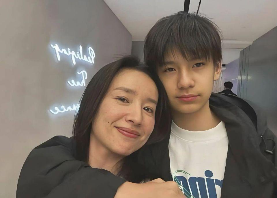  【深度复盘】潘粤明舆论危机公关全解析：13年沉浮背后的公关博弈与价值重塑 娱乐新闻