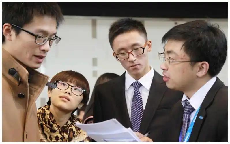  【深度拆解】2026就业困局：四大结构性矛盾如何重塑普通家庭财富逻辑 新闻