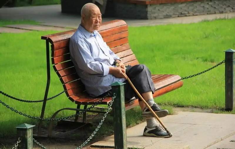  【深度拆解】2026就业困局：四大结构性矛盾如何重塑普通家庭财富逻辑 新闻