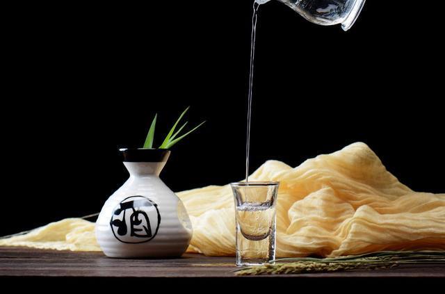  糖尿病患者饮用白酒的代谢机制：医生揭示七个被忽视的健康变化 健康养生